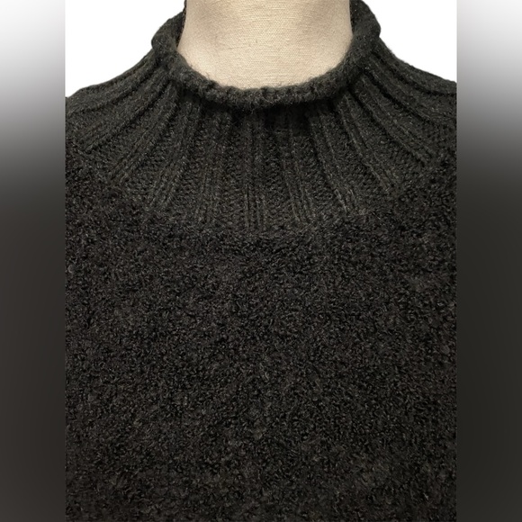 American Eagle Boucle Mock Neck Sweater Size Medium NWT - Picture 3 of 9